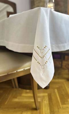 Point of Heart Table Cloth and Napkin - 4