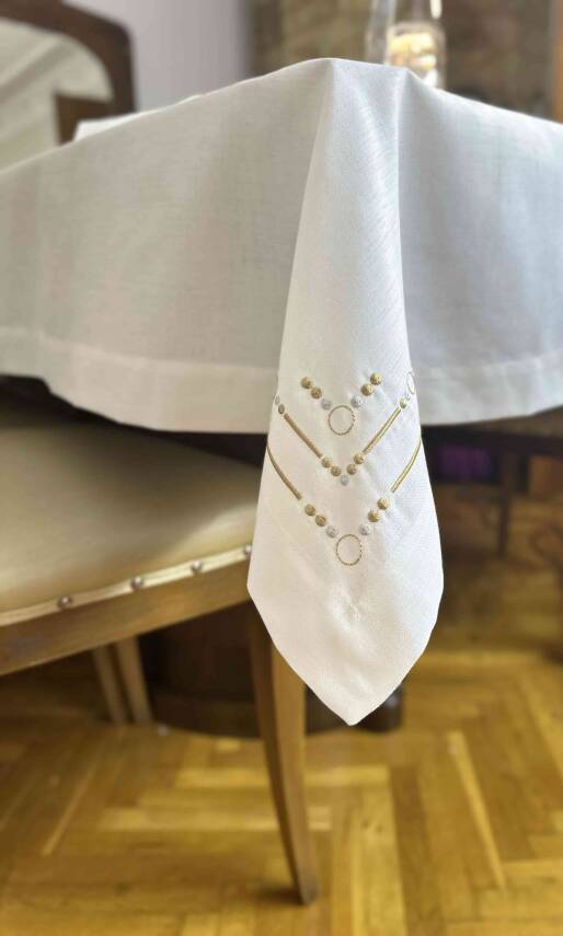 Point of Heart Table Cloth and Napkin - 4