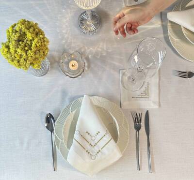 Point of Heart Table Cloth and Napkin - 2