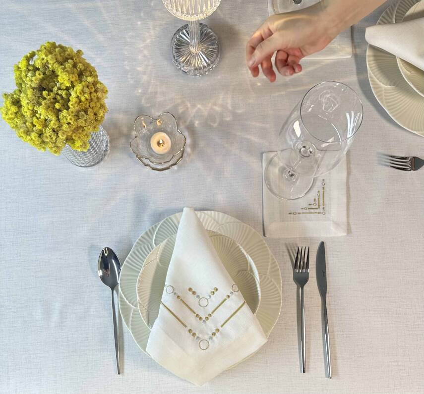 Point of Heart Table Cloth and Napkin - 2